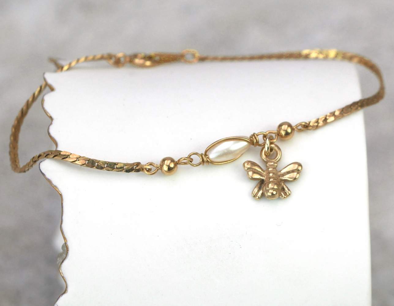 Dainty recycled 18k gold plated bracelet with bee charm